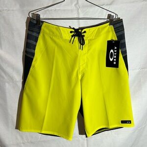 NWT Oakley Boardshorts